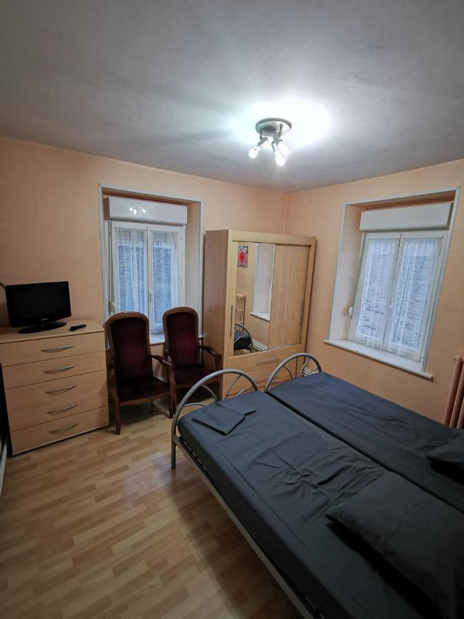 Les Géraniums Apartamento Bains-les-Bains Exterior foto