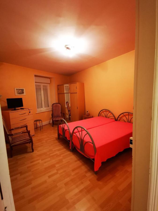 Les Géraniums Apartamento Bains-les-Bains Exterior foto
